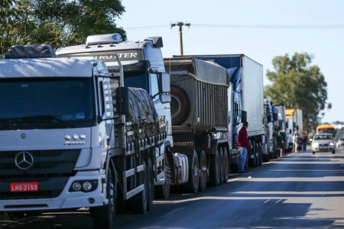 Ouça: Caminhoneiro afirma que Brasil vai parar mais uma vez em setembro