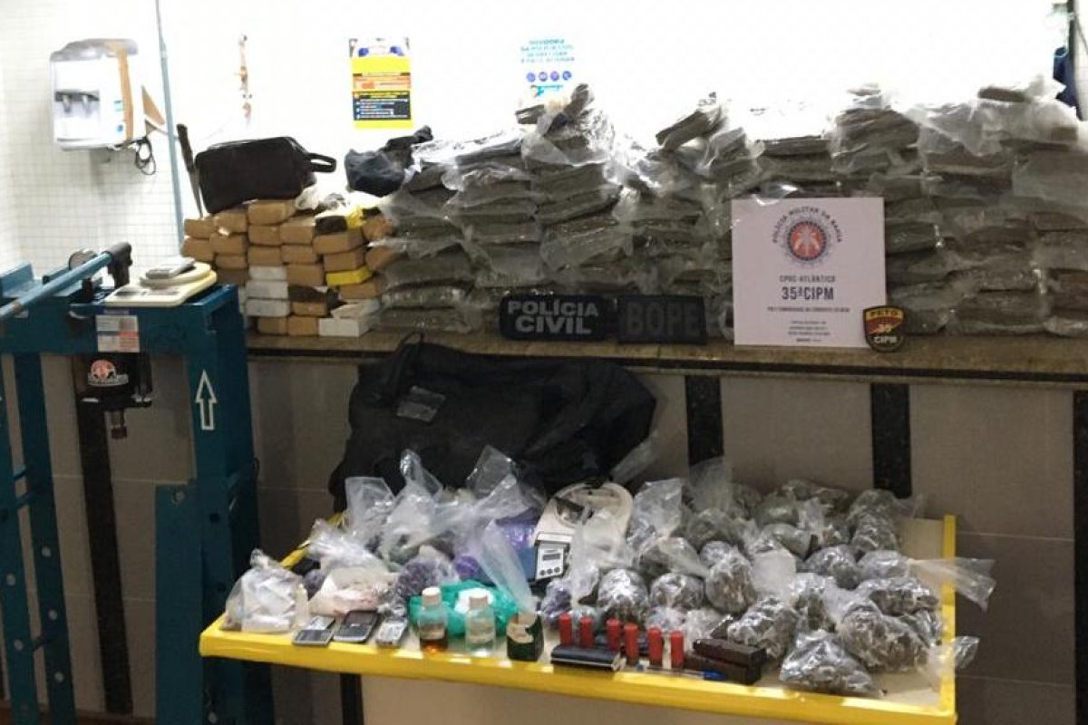 Operação conjunta apreende cerca de 40 kg de drogas no bairro de  Campinas de Pirajá, em Salvador