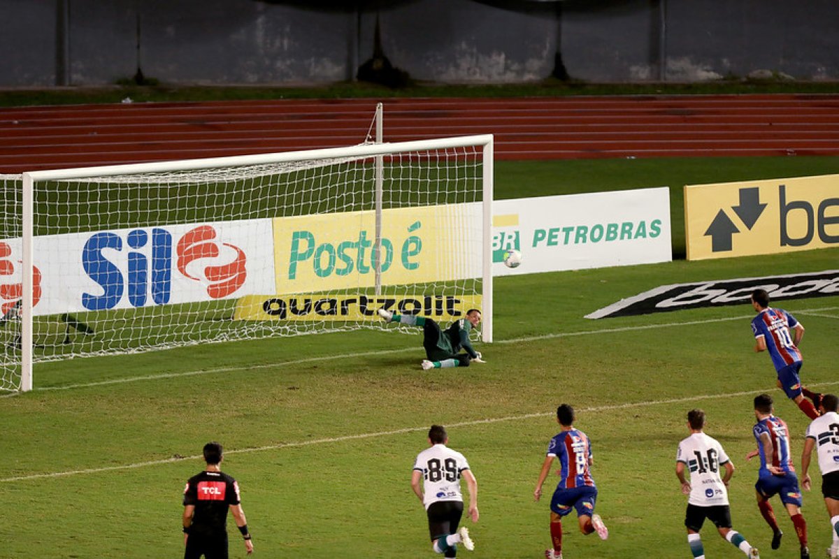 Com golaço de Rodriguinho, Bahia estreia com triunfo sobre Coritiba no Brasileirão; confira o gol do jogo