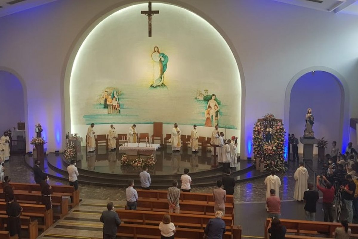 Missa da 1ª Festa de Santa Dulce dos Pobres é realizada em Salvador