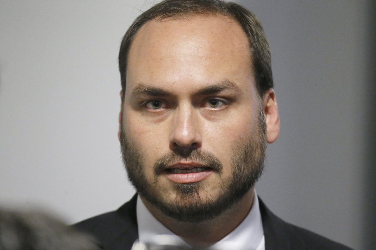 Carlos Bolsonaro é investigado por funcionários fantasmas 