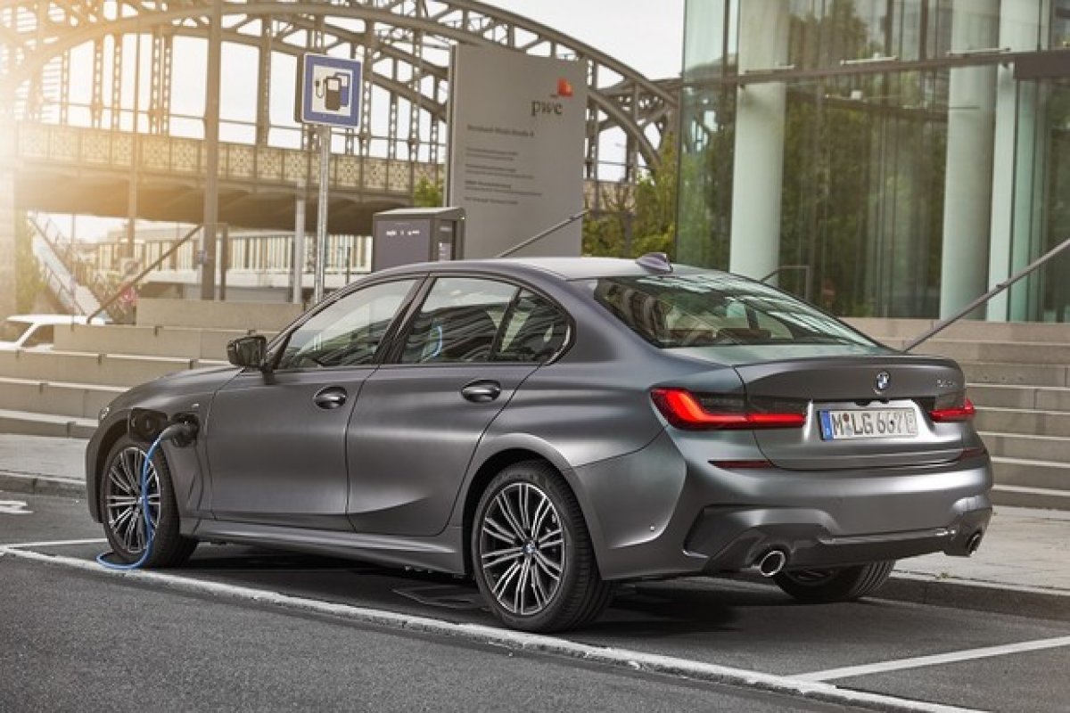 BMW já vendeu 400 veículos eletrificados no país este ano: veja os planos