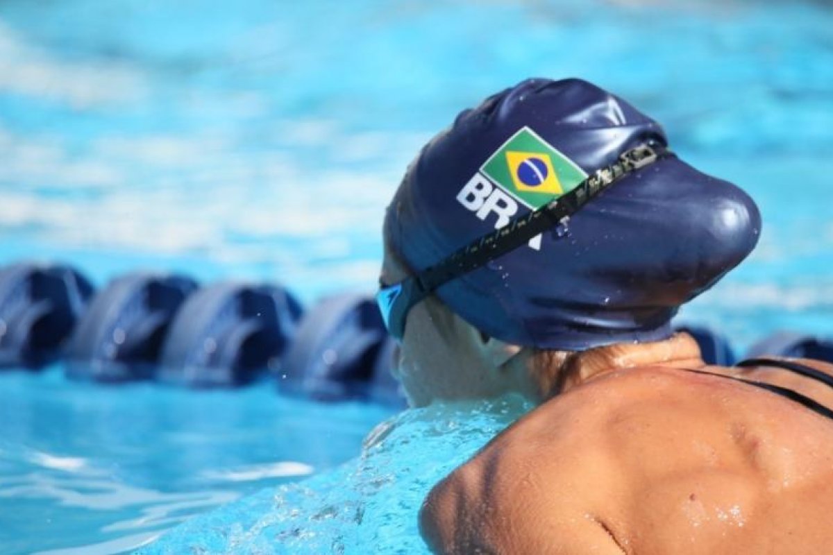 Brasil conquista 10 medalhas de ouro na natação em Portugal