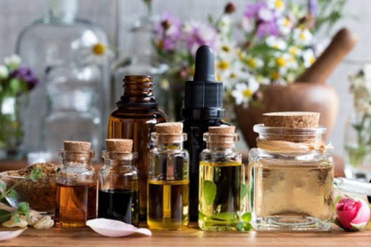 Aromaterapeuta apresenta os  7 óleos essenciais mais indicados para a pandemia