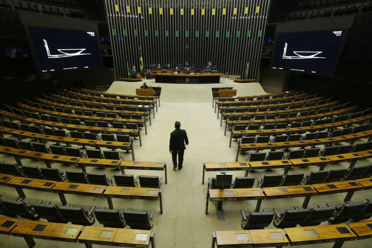 Congresso analisa vetos a auxílio emergencial e uso de máscaras nesta quarta (19)