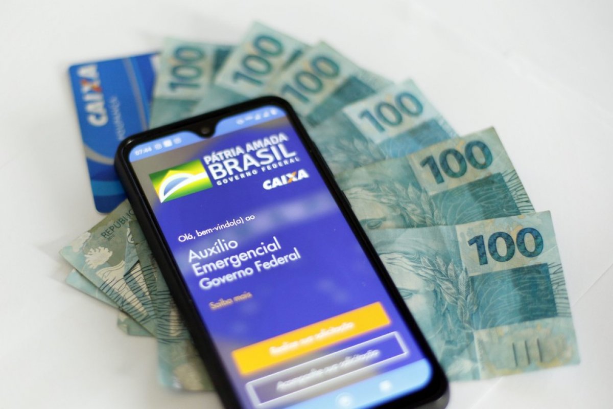 Bolsonaro deve definir próximas parcelas do auxílio até sexta-feira (21)