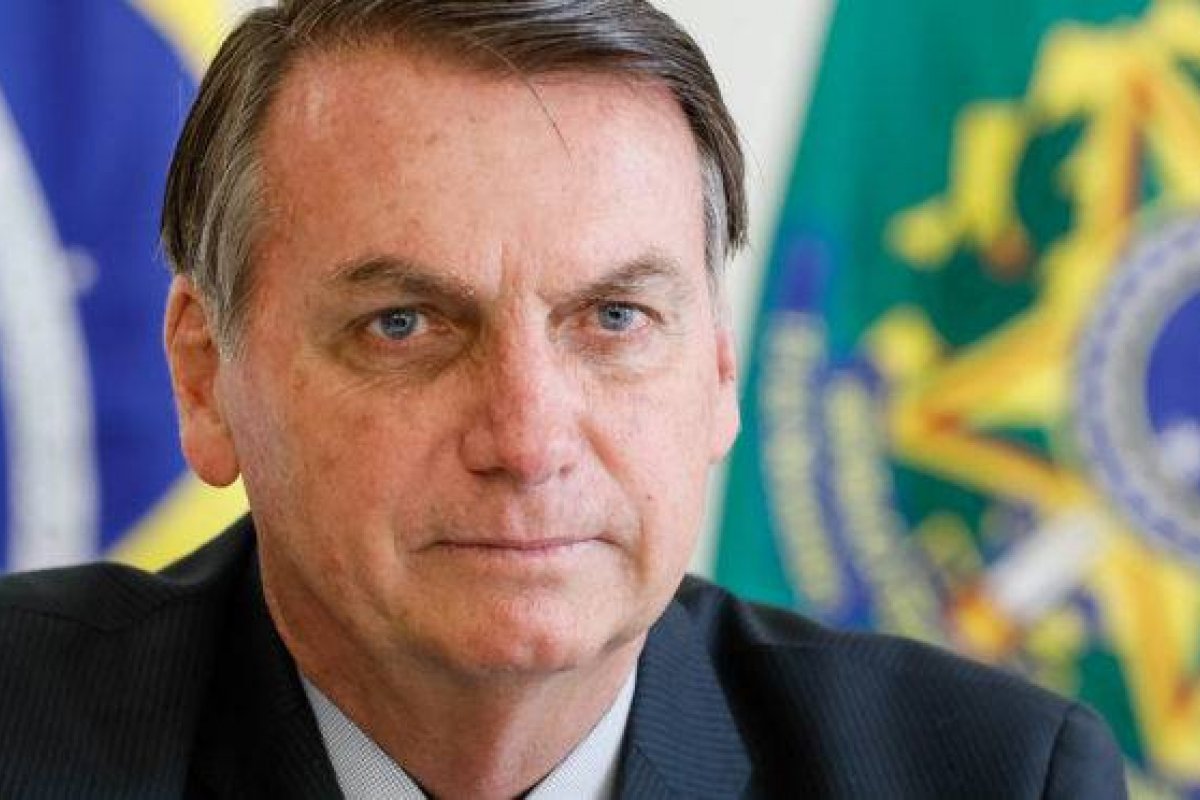 Bolsonaro indica que auxílio emergencial pode ser prorrogado até o final do ano, com valor menor