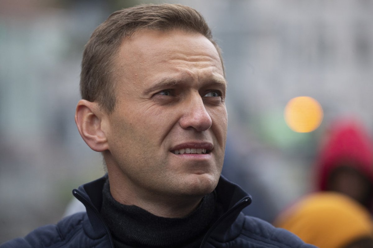 Líder russo Alexei Navalny é hospitalizado por envenenamento, diz porta-voz