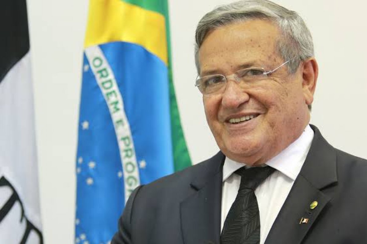 Executiva nacional do PTB veta aliança com DEM e  PSDB