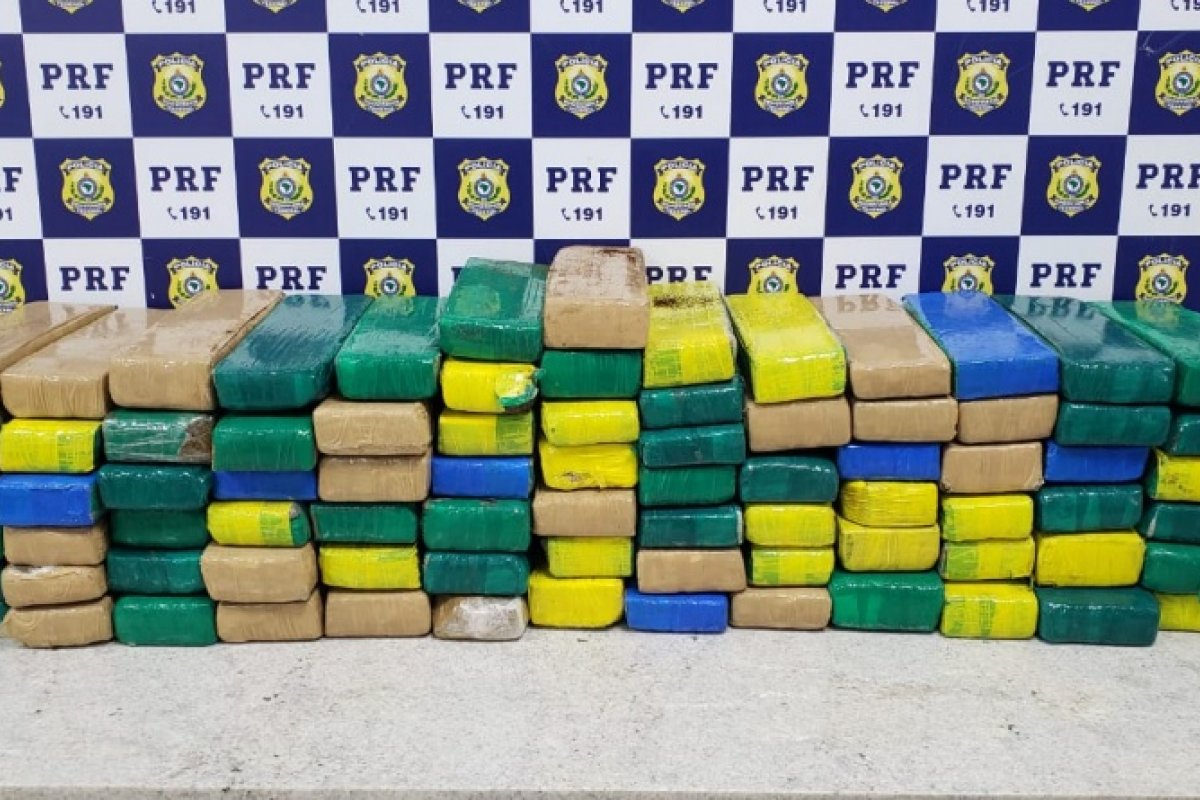 PRF-BA apreende quase 160 kg de drogas durante abordagens na BR-116