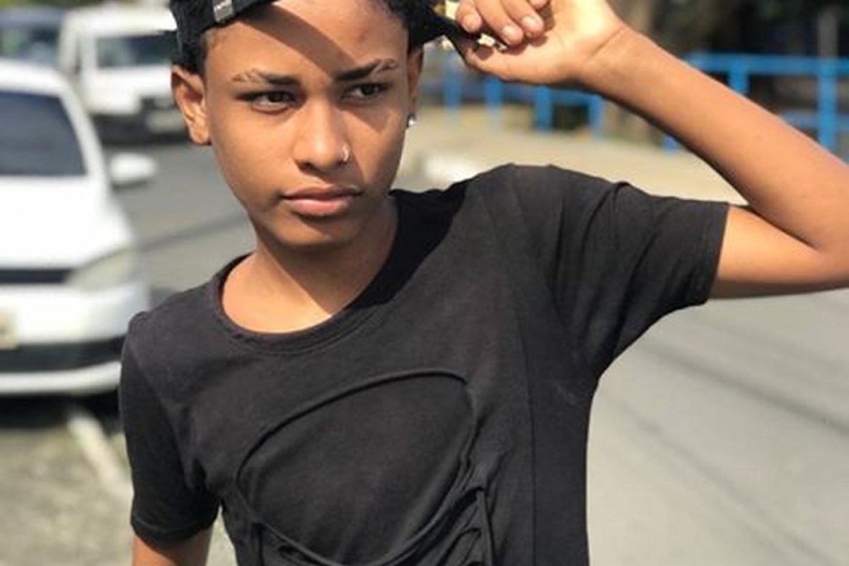 Adolescente desaparece após entrar no mar de praia da Boca do Rio, em Salvador