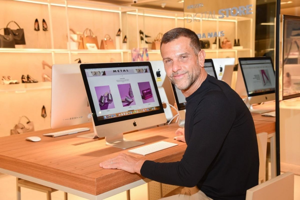 Em tempos de isolamento social, Grupo Arezzo&Co lança e-commerce