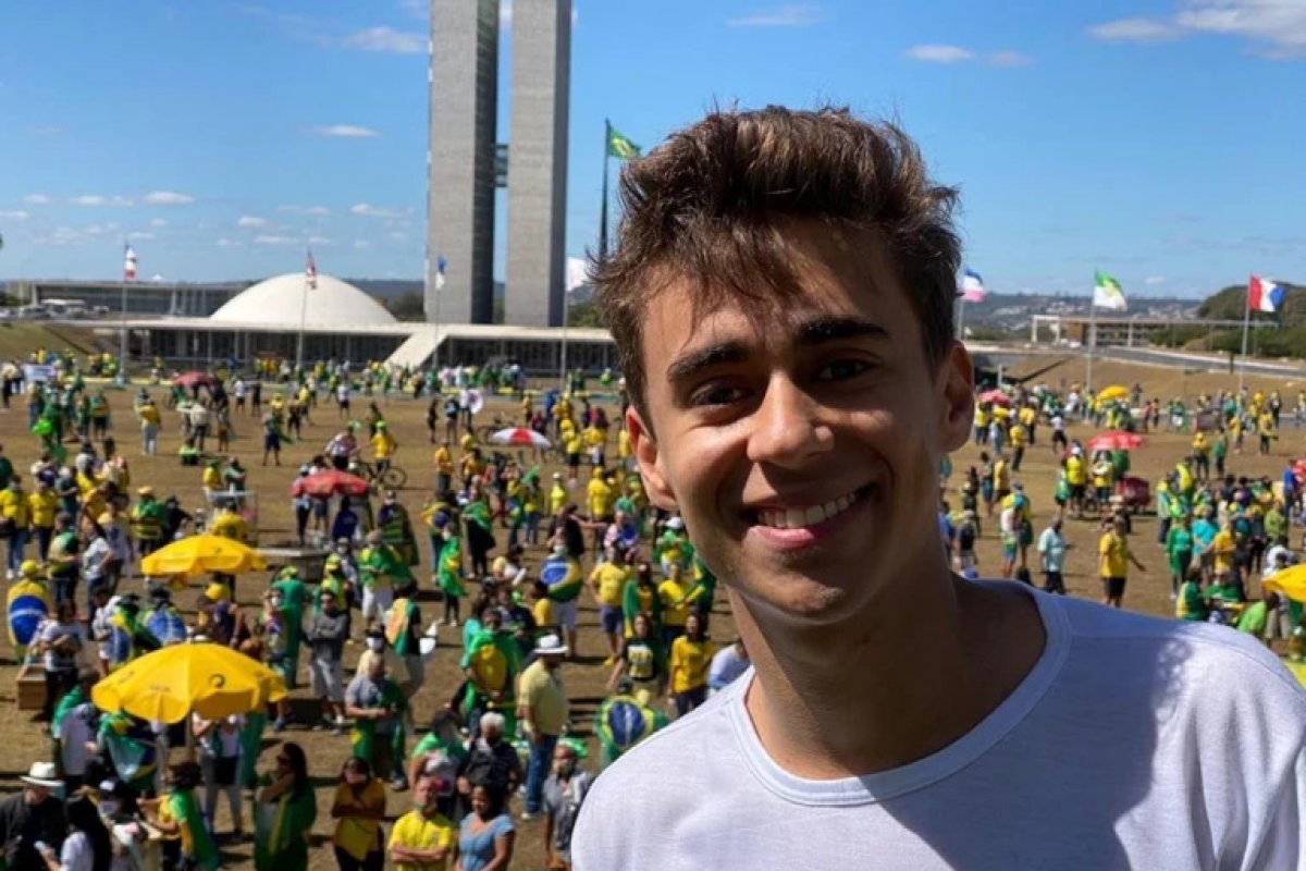 Líder de movimento de direita faz vídeo sobre conteúdo de Felipe Neto