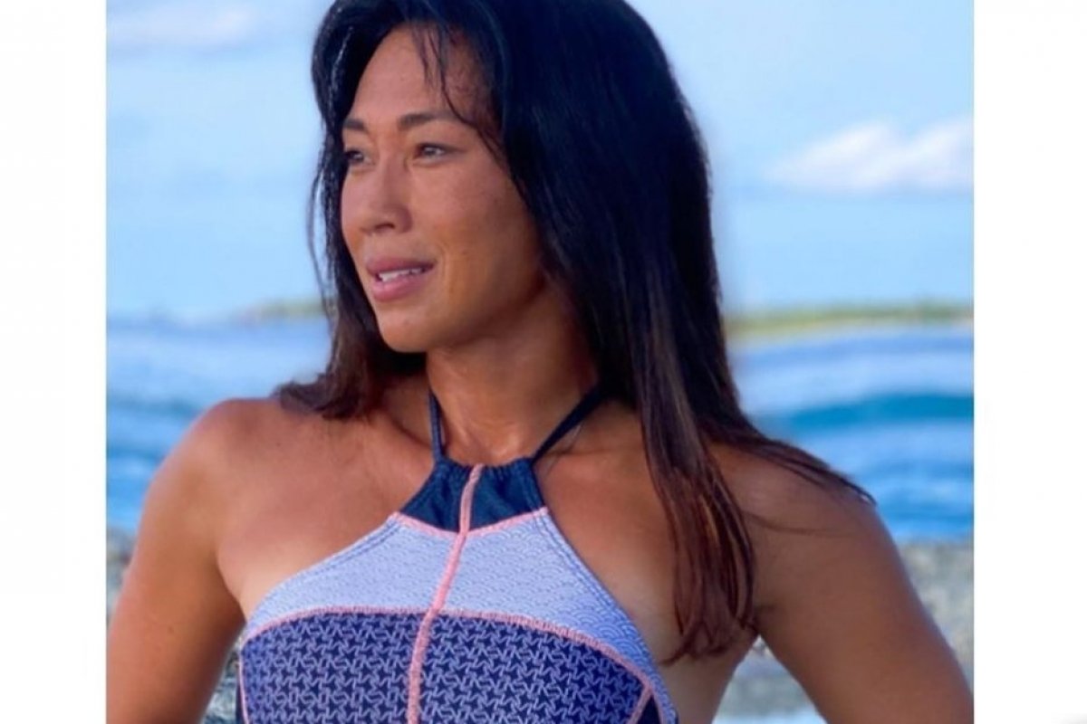 Ao surfar, Dani Suzuki  é arrastada pelo mar nas ilhas Maldivas