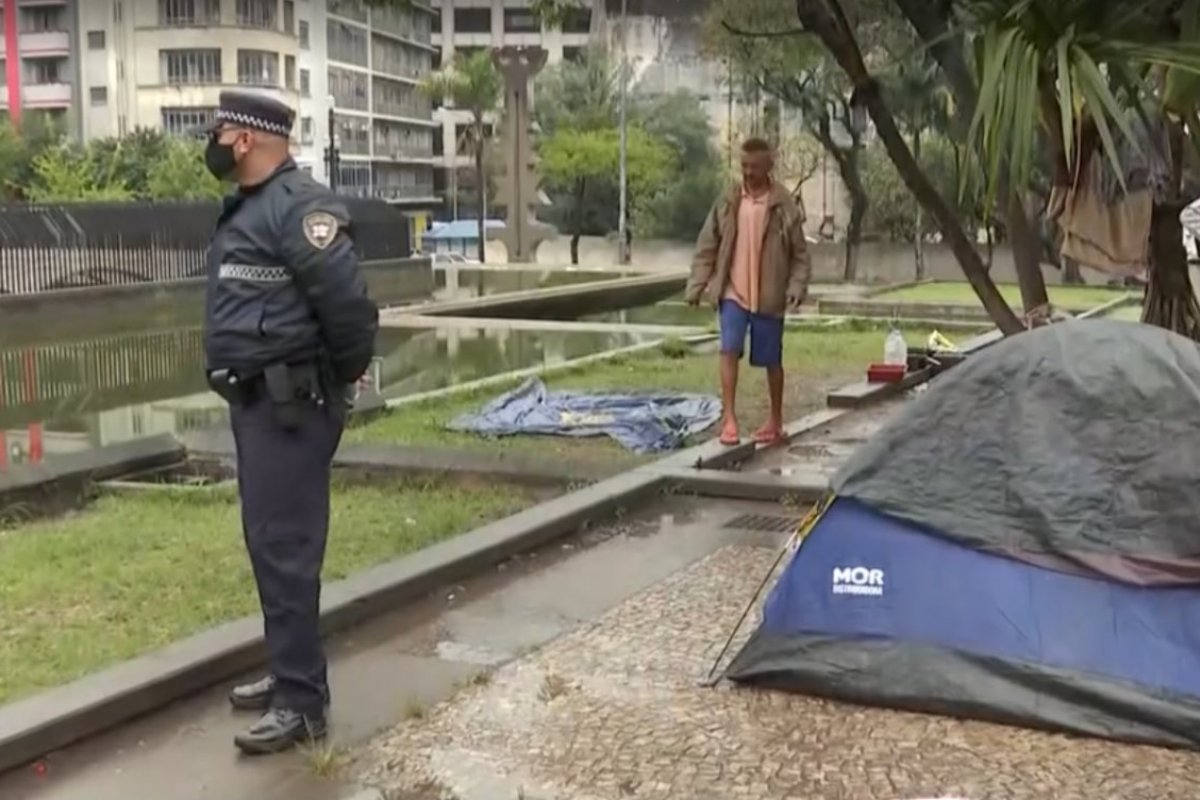 Mulher em situação de rua é encontrada morta após madrugada fria em São Paulo