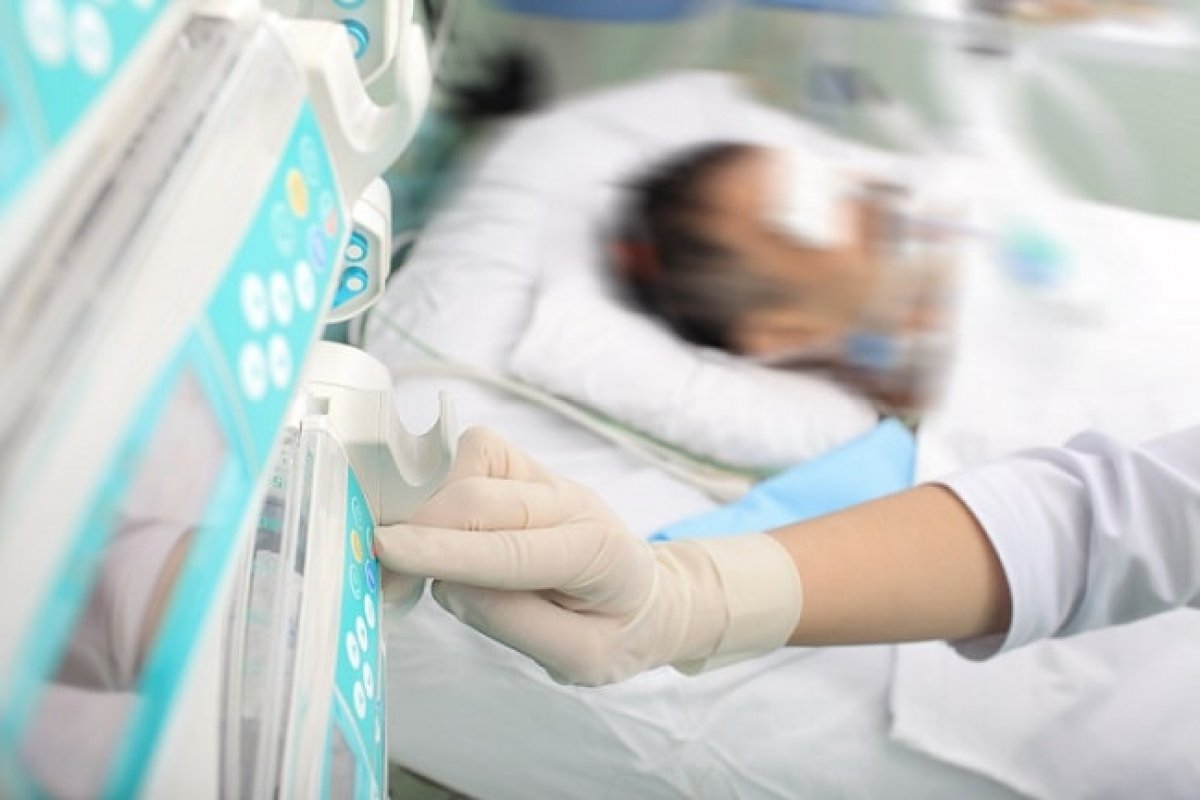 Estudo revela que novas práticas médicas tem auxiliado na redução das mortes pela covid-19 