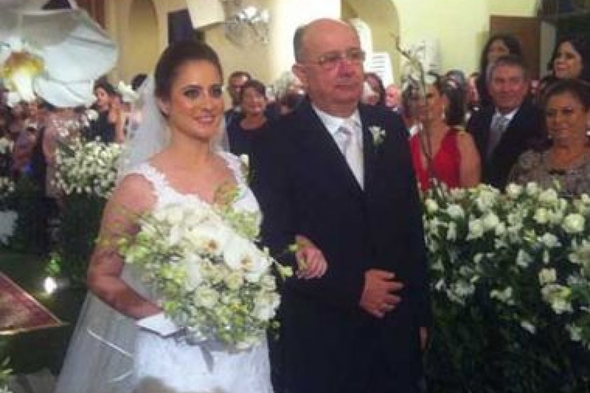 Filha de Zé Ronaldo tem cargo de 23 mil na prefeitura de Salvador 