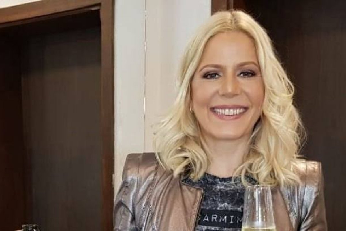 Em plena forma, Paula Toller chega aos 58 anos deslumbrante e revela seus segredos de beleza