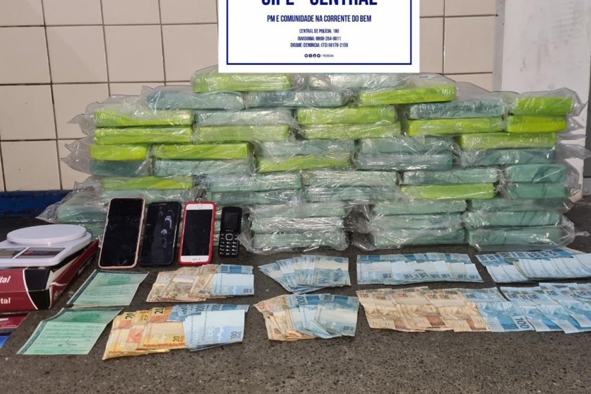 Polícia prende três homens com  50 kg de cocaína em Jequié