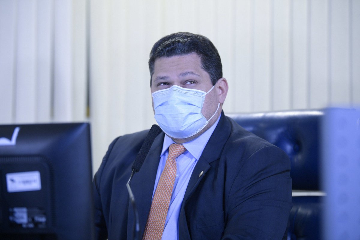 Senado vota projeto que torna Fundeb permanente nesta terça (25)
