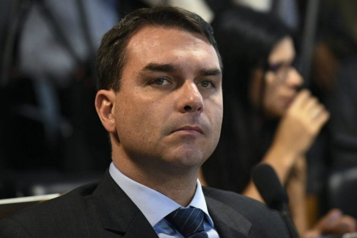 Senador Flávio Bolsonaro é diagnosticado com Covid-19