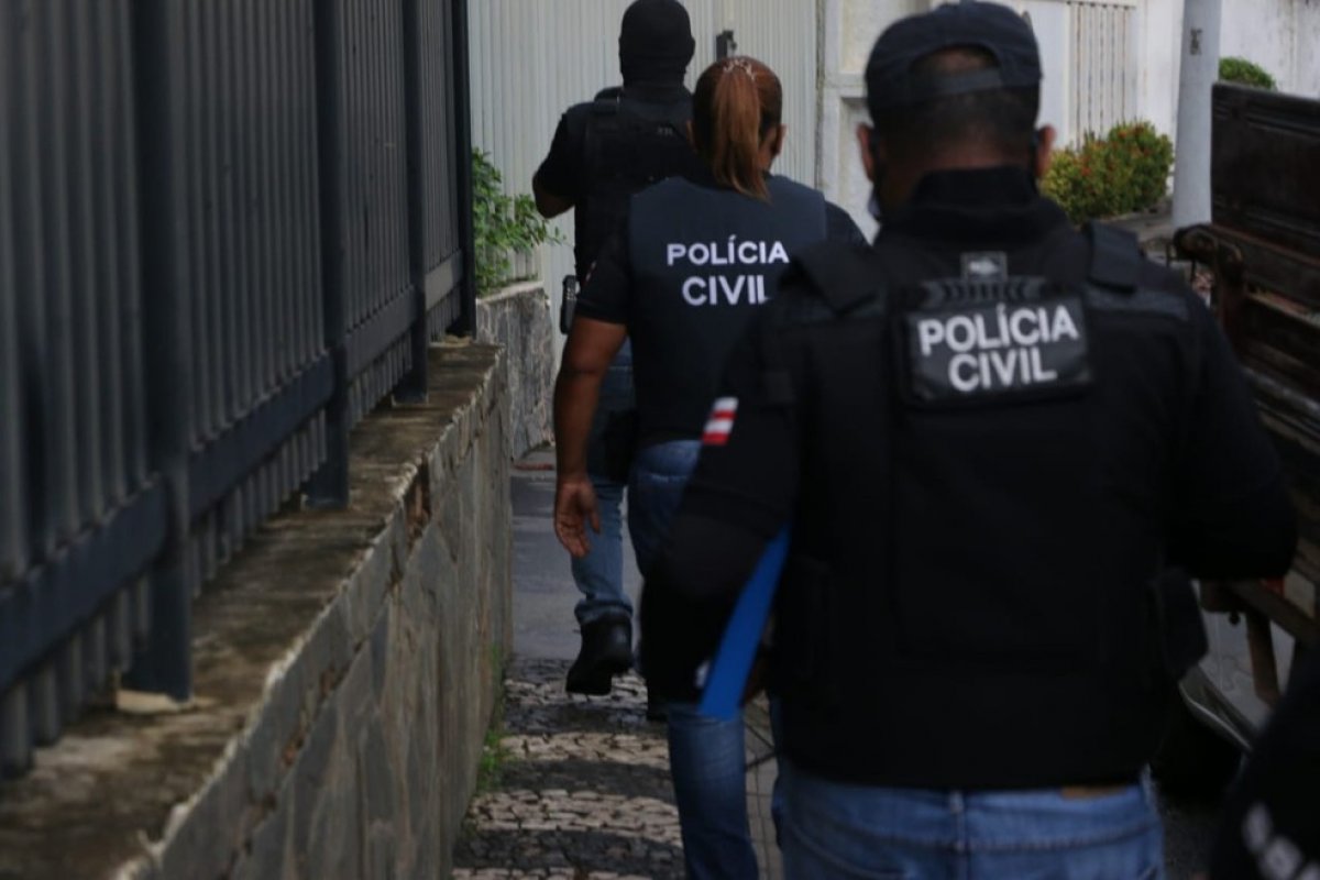 Operação contra tráfico prende 8 universitários em Salvador