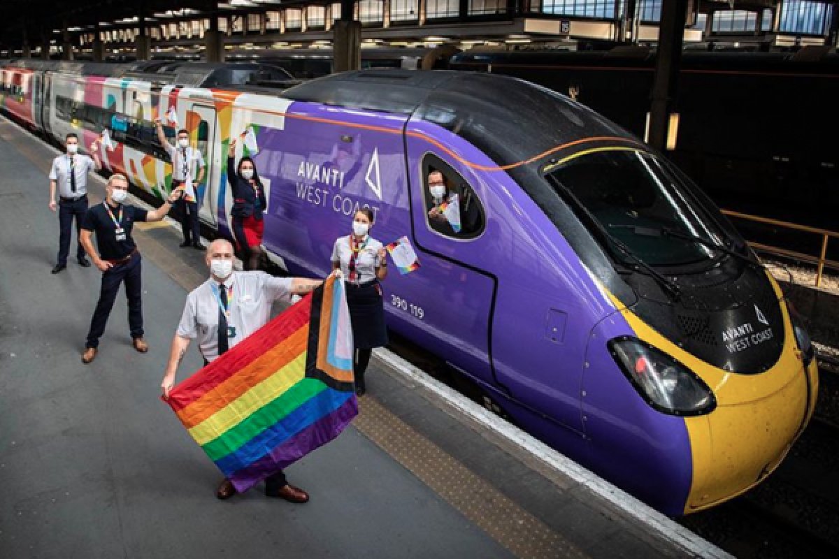 Reino Unido ganha o 1º “Trem Do Orgulho” com tripulação 100% LGBT