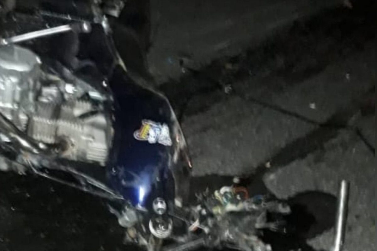 Motociclista morre após bater de frente com caminhão em rodovia 