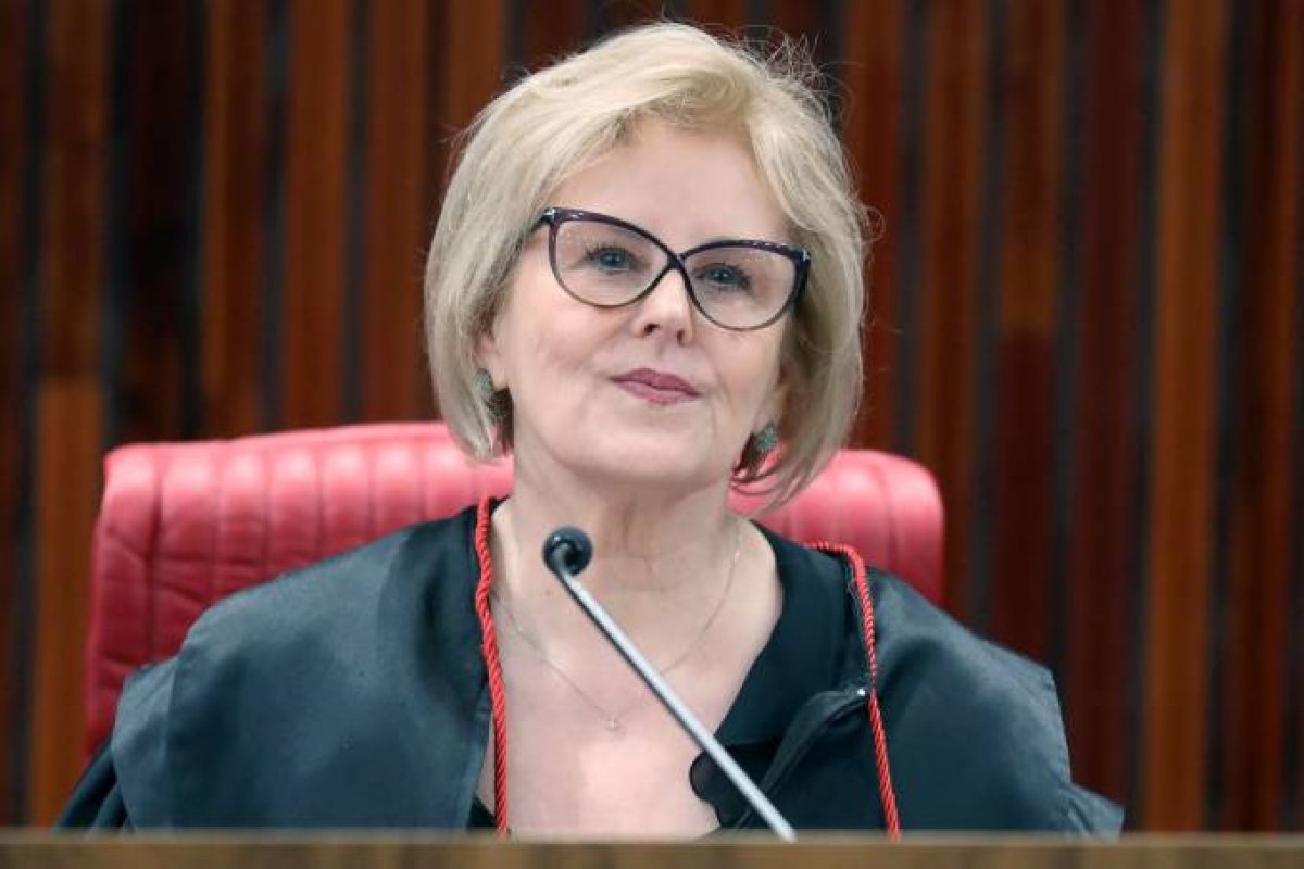 Rosa Weber suspende queixa-crime de Dilma contra Bolsonaro por injúria