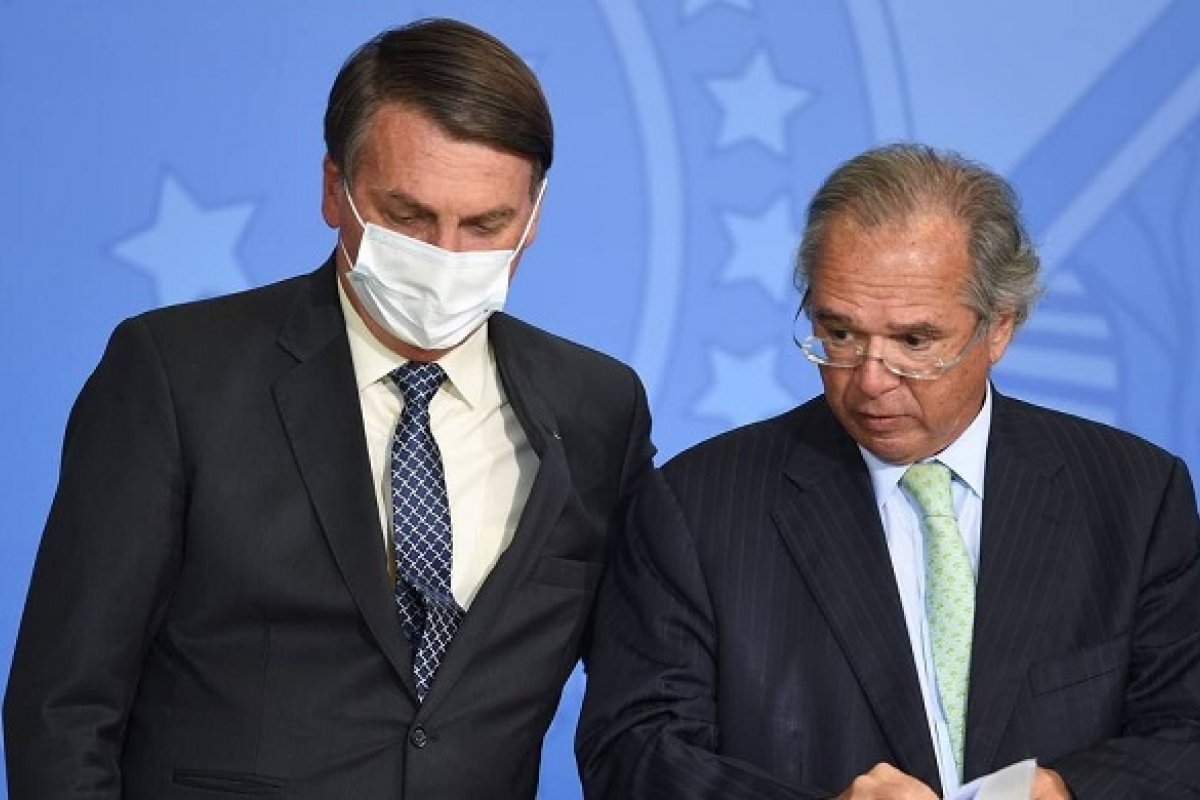 Bolsonaro e Guedes discutem parcelas extras do auxílio emergencial e Renda Brasil