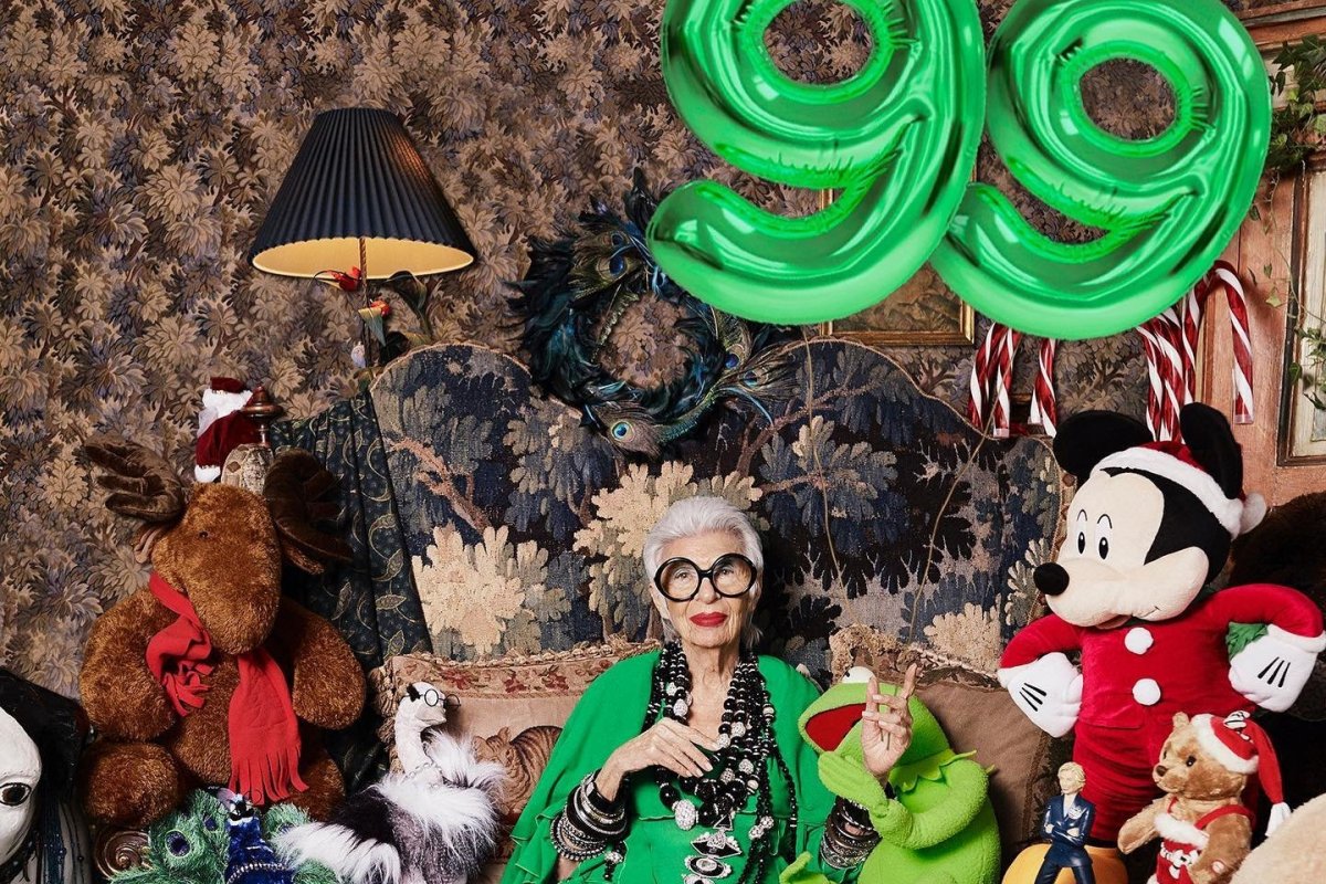 Estilo próprio, autenticidade e originalidade: Iris Apfel chega aos 99 anos