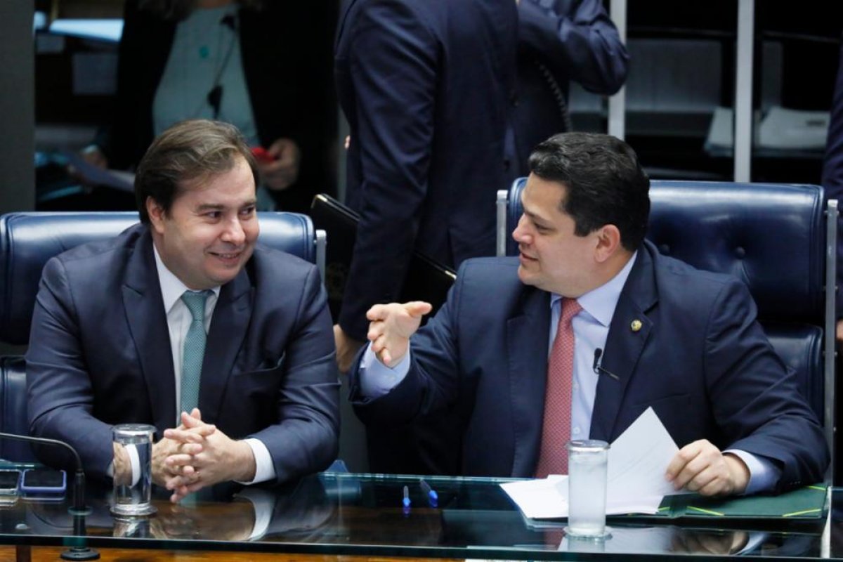 Senadores vão recorrer ao STF contra reeleição de Alcolumbre e Maia