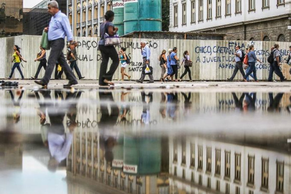 Renda dos trabalhadores teve recuo de R$ 34 bilhões entre fevereiro e junho deste ano, diz Ipea