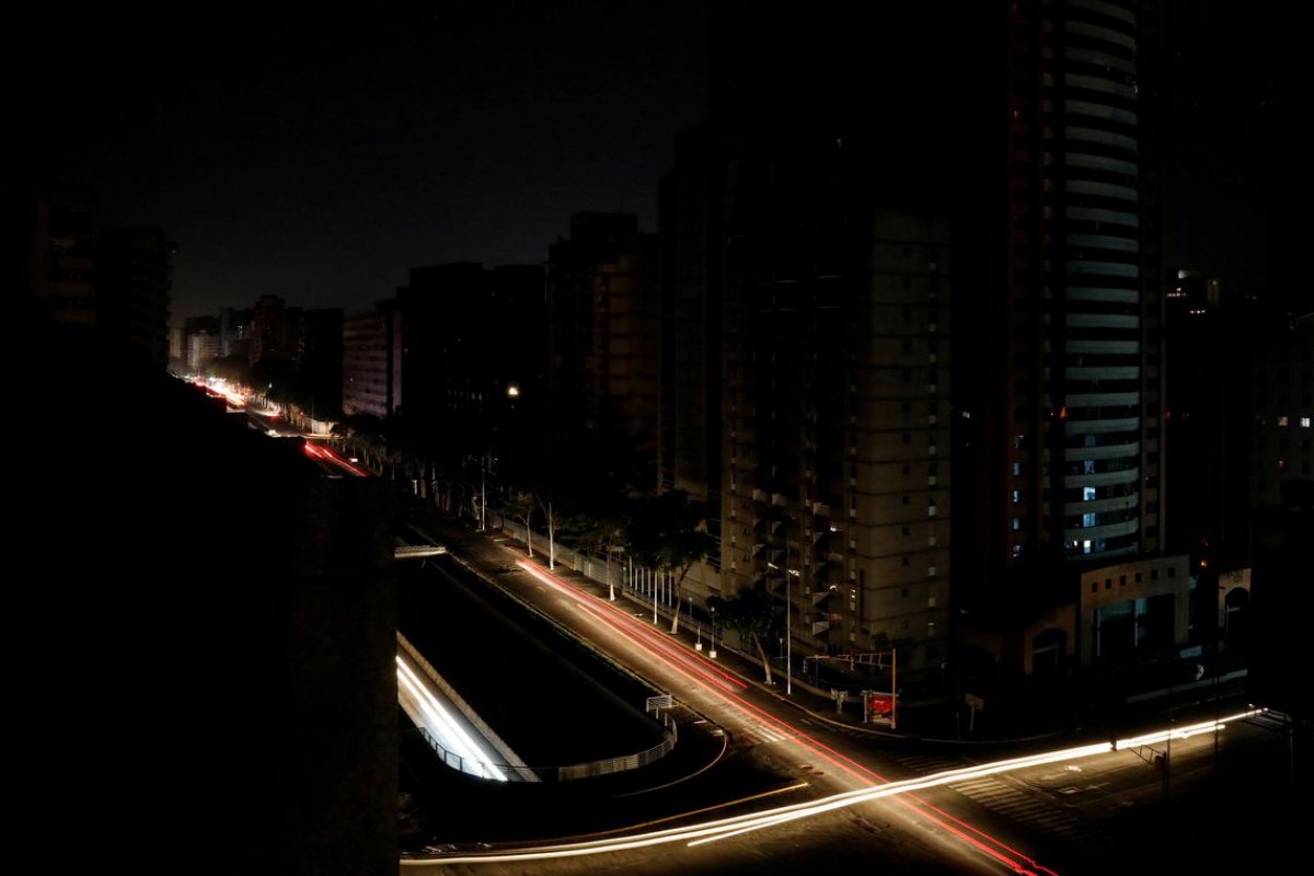 Energia começa a ser restabelecida na Venezuela