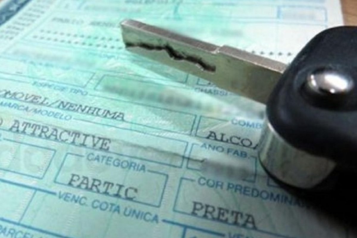 Proprietários de veículos com placa final 8 têm até hoje (1º) para pagar o IPVA 