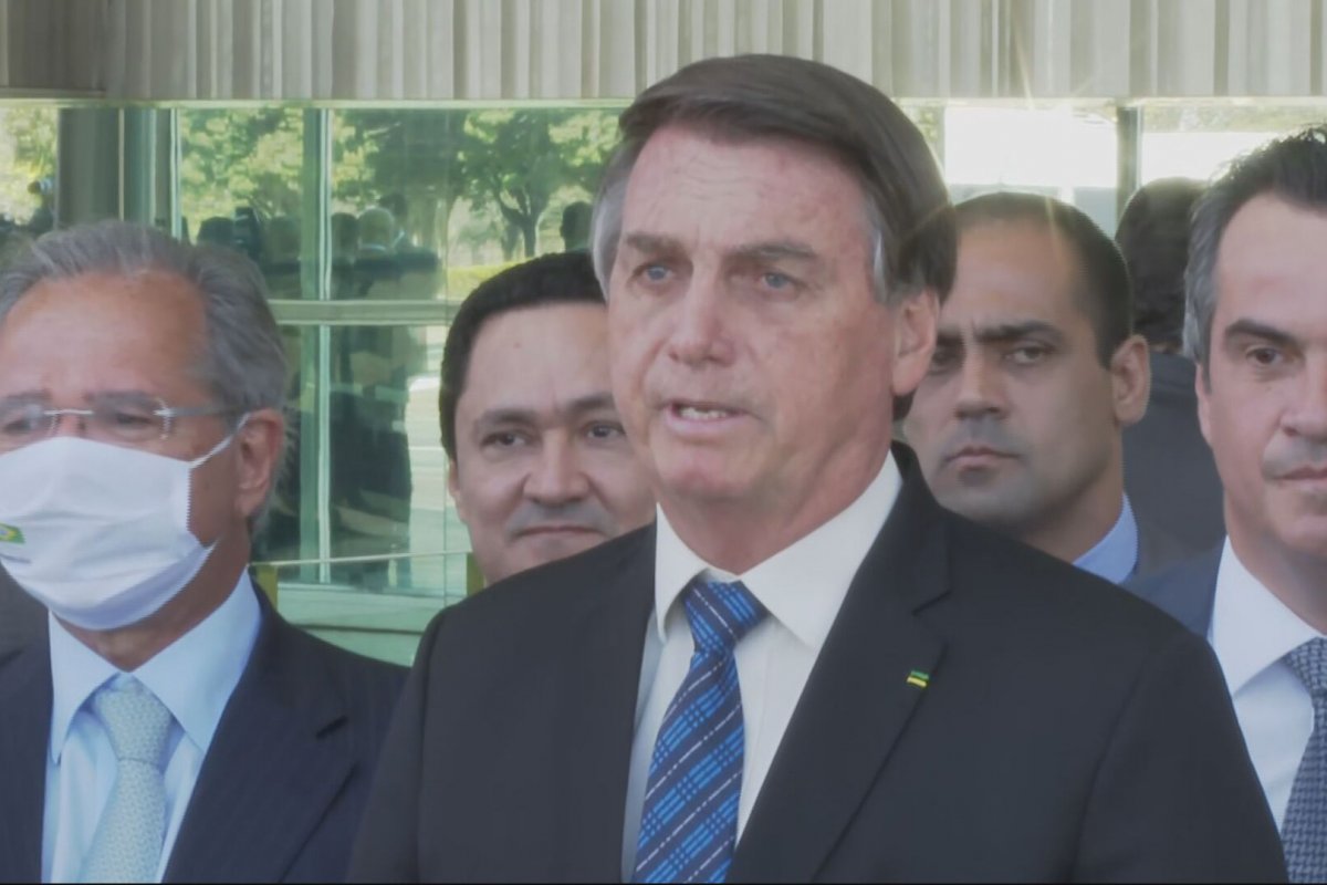 Bolsonaro confirma mais quatro parcelas de R$ 300 do auxílio emergencial 