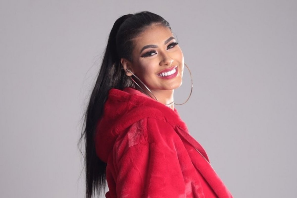 Funkeira se apresenta em boate de Salvador 
