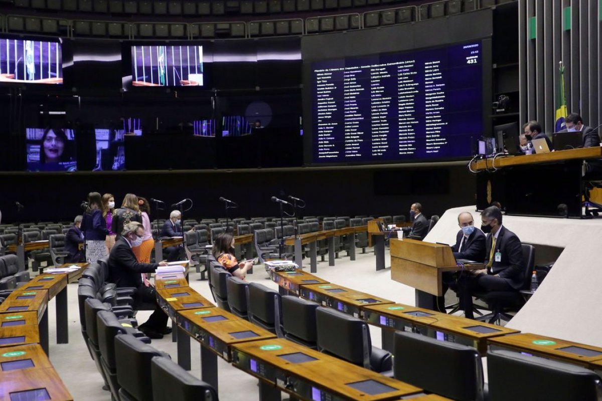 Câmara aprova texto-base de abertura do mercado de gás