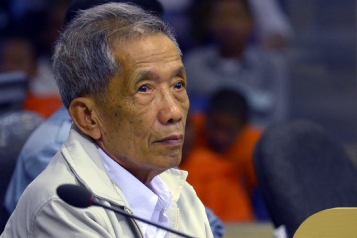 Chefe e torturador do Khmer Vermelho no Camboja, morre aos 77 anos