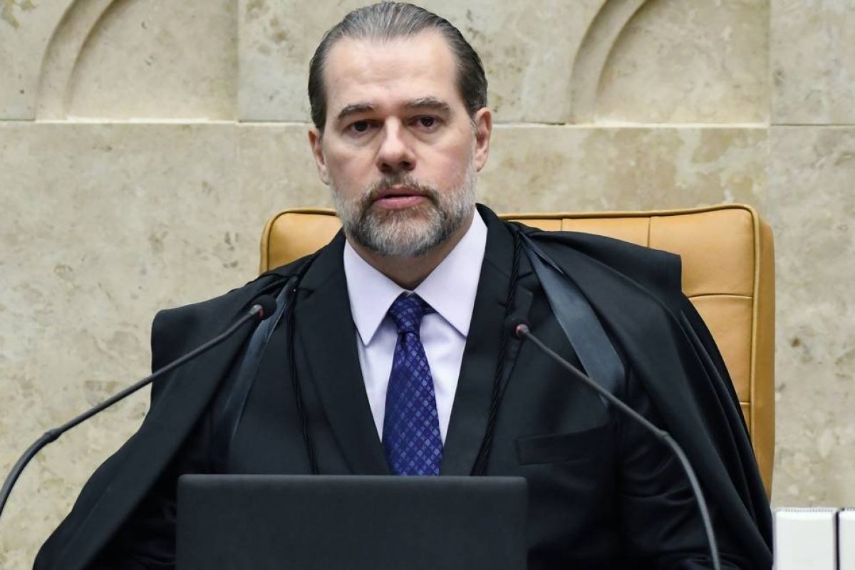 Dias Toffoli nega recurso de Witzel para adiar julgamento no STJ