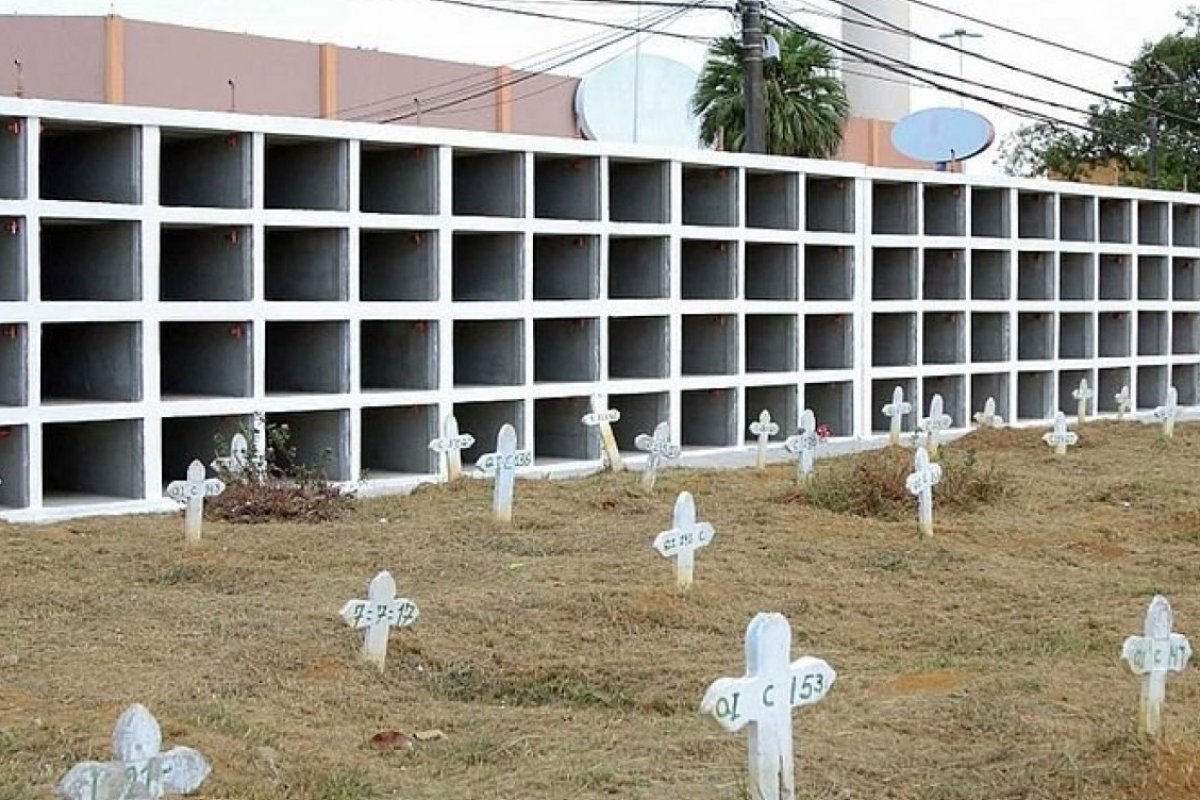 Covid-19: número de sepultamento em cemitérios municipais cai em 50% em agosto
