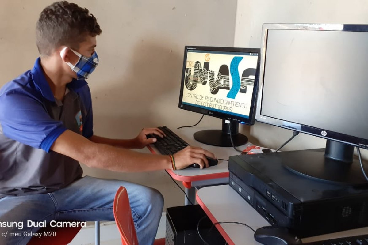 Comunidades rurais recebem pontos digitais com computadores