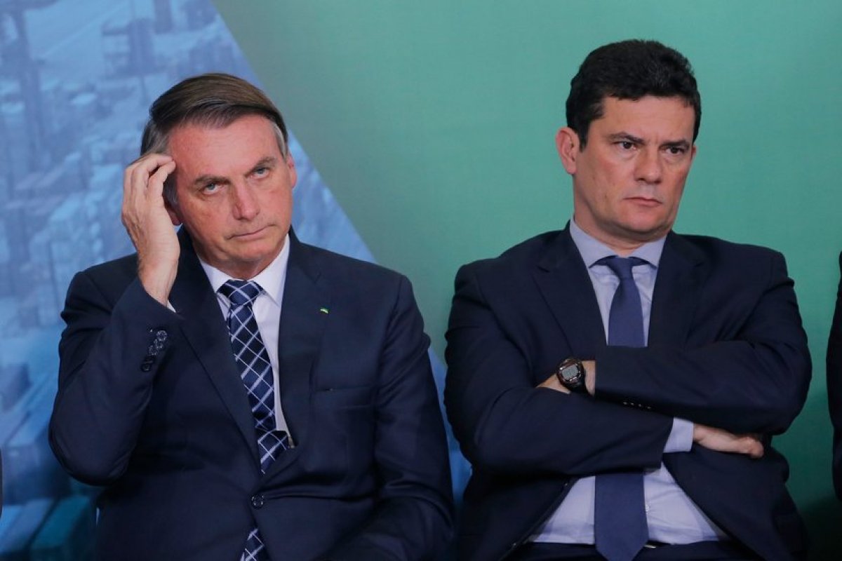  "Tenha dignidade para se demitir", disse Bolsonaro em conversa revelada com Sérgio Moro 