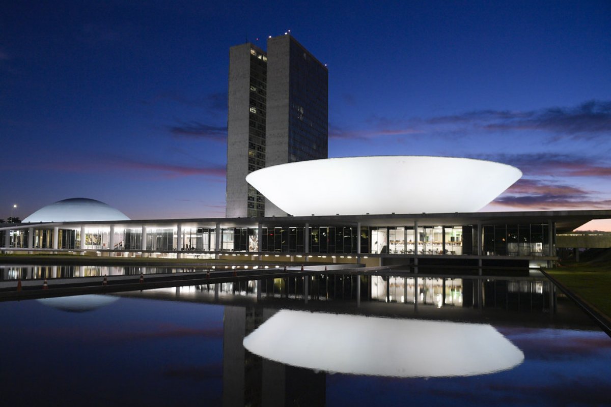 Texto para reforma administrativa é entregue ao Congresso Nacional