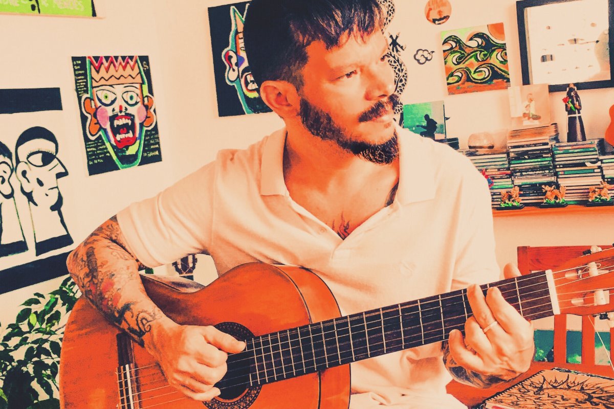 Cantor e compositor baiano Andre L.R. Mendes lança "Insubmissão aos Urubus", usando o realismo  para falar sobre os dias atuais