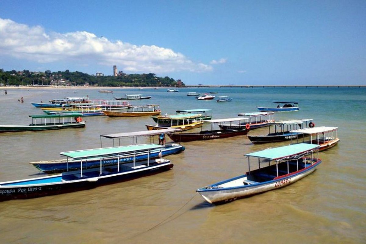 Mulher é achada morta em barco localizado em praia de Paripe, Salvador