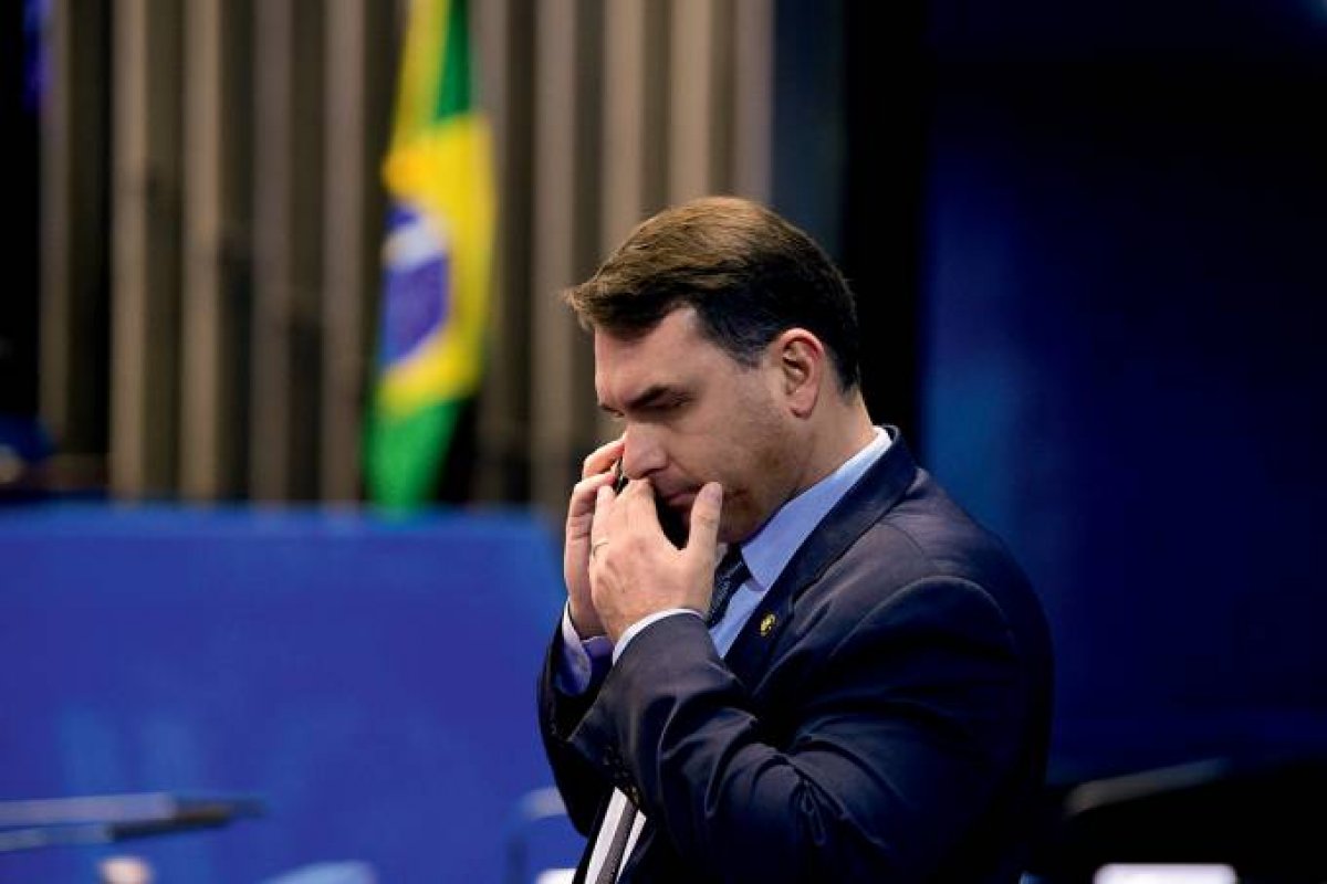 Justiça proíbe TV Globo de exibir documentos do caso Flávio Bolsonaro