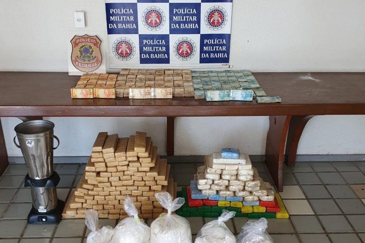 Polícia encontra R$ 740 mil e munição antiaérea enterrados no sul da Bahia