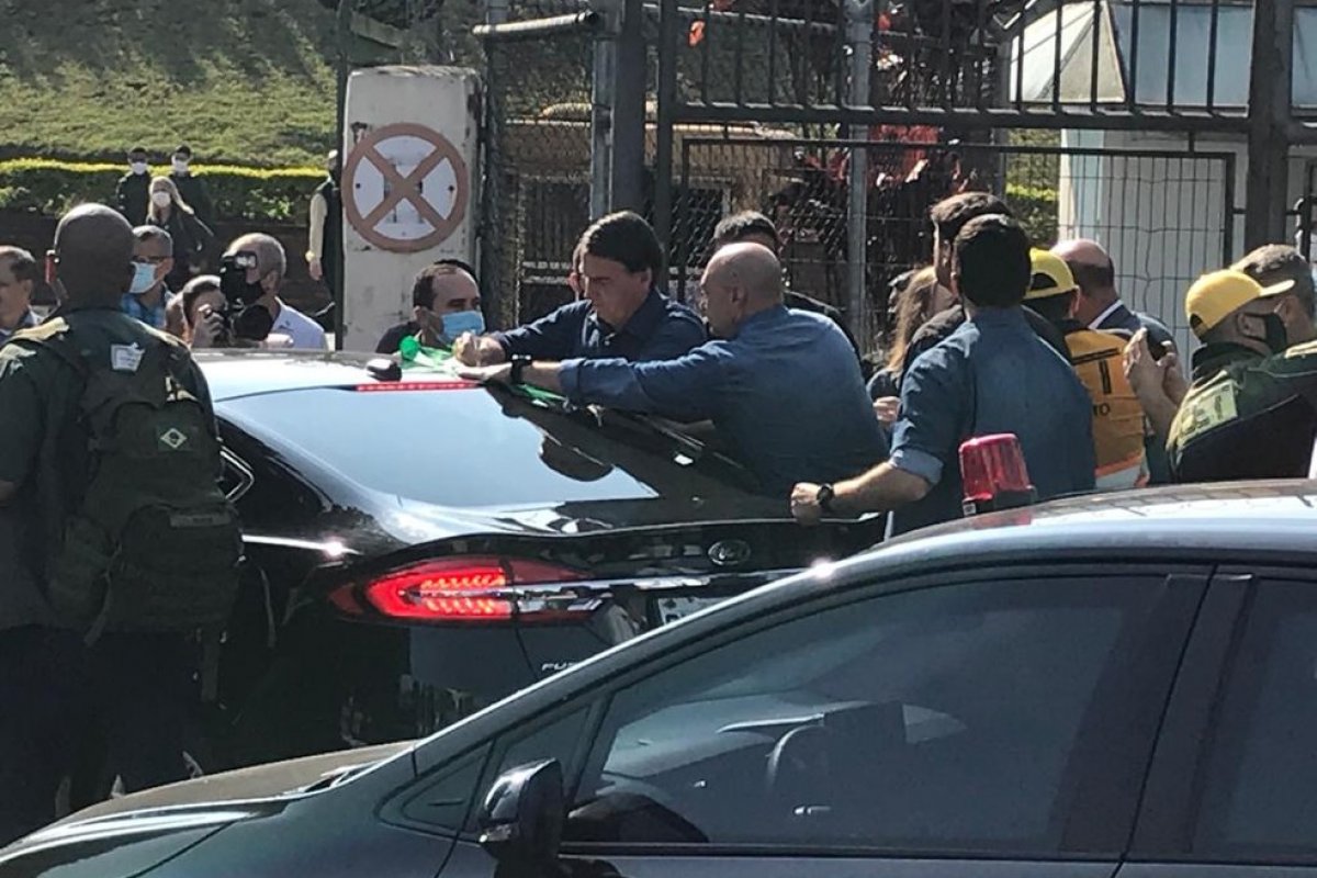 Bolsonaro acompanha entrega da nova pista do aeroporto de Congonhas
