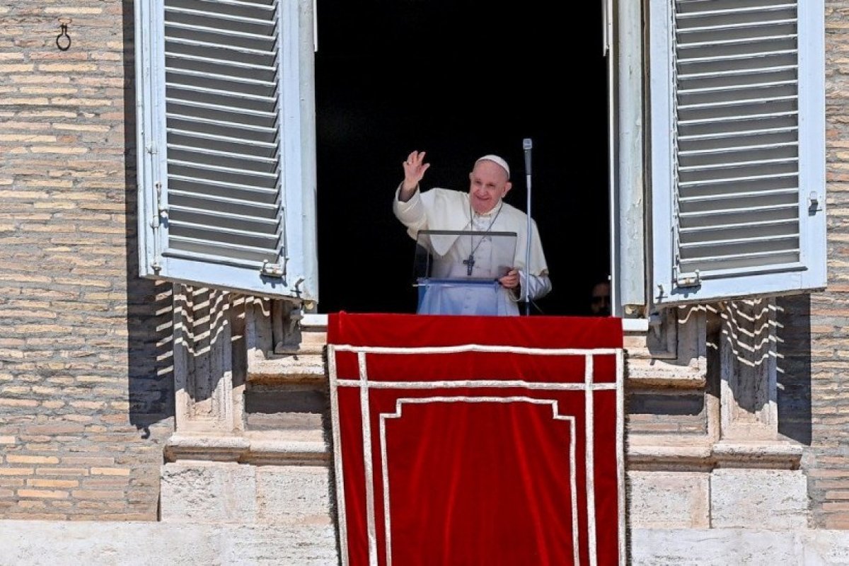 "Fofoca é uma peste pior que covid", diz Papa Francisco durante o Angelus  
